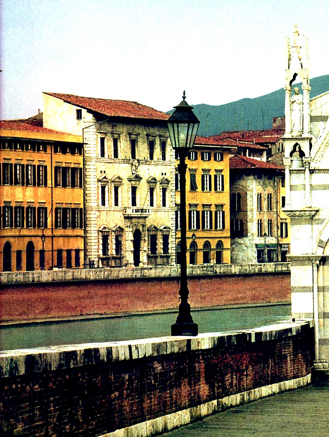 Il Palazzo Alla Giornata, sui lungarni pisani, attuale sede del Rettorato dell'Universit di Pisa